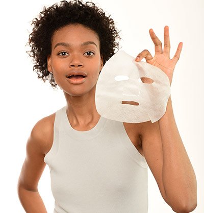 Model holding sheet mask, facial mask